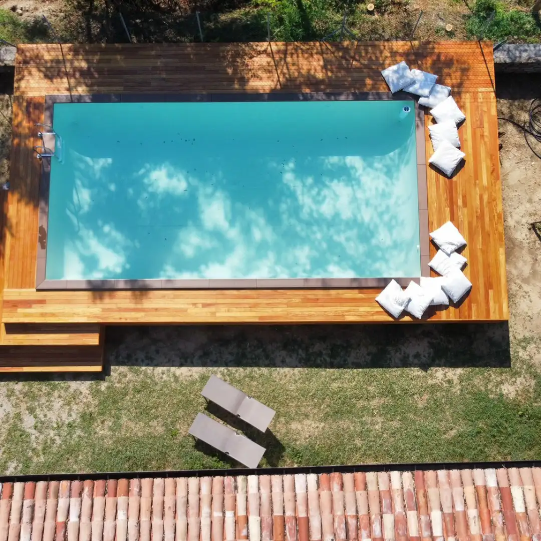 Decking in legno per piscina ed esterni a Treviso